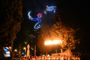 «Να ζει το Μεσολόγγι»: Ρίγη συγκίνησης και φαντασμαγορικό σόου με drones έκλεισαν την ιστορική επέτειο