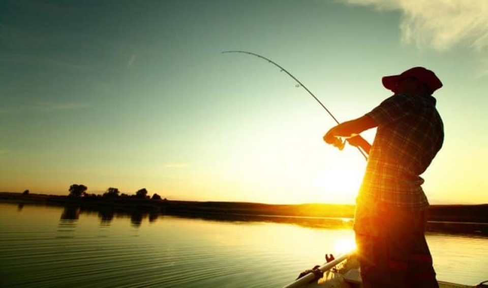 Κυνηγοί και ερασιτέχνες αλιείς συγκεντρώνουν υπογραφές κατά της απαγόρευσης