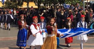 25η Μαρτίου: περηφάνια και κοσμοσυρροή στην παρέλαση του Αγρινίου (βίντεο-φωτό)