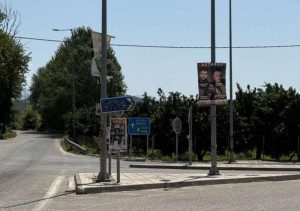 Γουριά: Σχεδόν κατεστραμμένες οι πινακίδες στην διασταύρωση της Ιόνιας