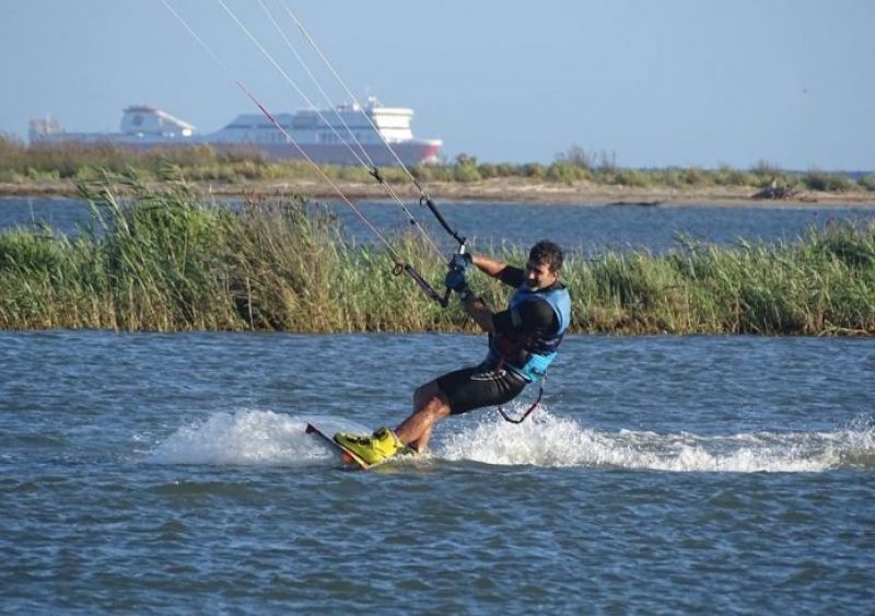 Έρχεται τον Ιούλιο το 2ο Φεστιβάλ Kitesurf στο Διόνι (Σ/Κ 29-30/7/2017)