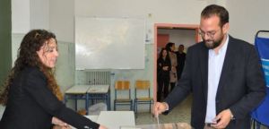 Δυτική Ελλάδα: Στο Αγρίνιο ψήφισε ο Νεκτάριος Φαρμάκης – «Όλοι μαζί κάνουμε μία νέα αρχή»