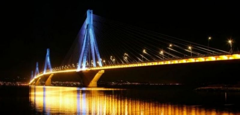 Eιδική φωταγώγηση απόψε στη Γέφυρα Ρίου – Αντιρρίου