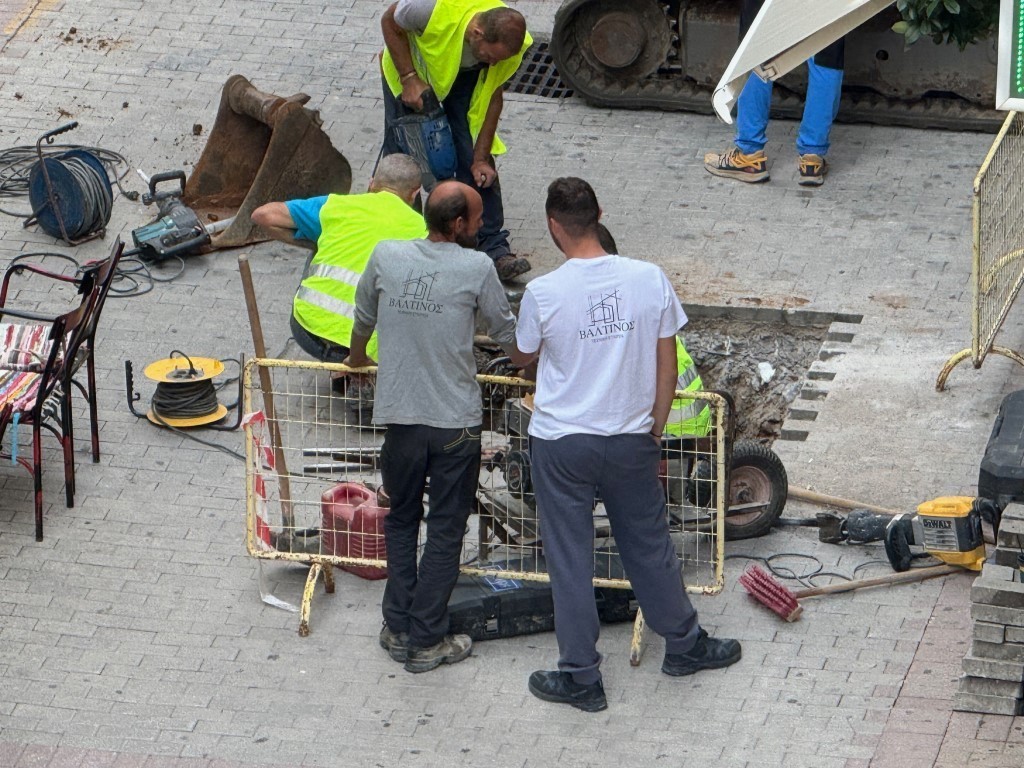 Πώς θα λειτουργούν οι βυθιζόμενες μπάρες που τοποθετούνται στους πεζοδρόμους του Αγρινίου (φωτο)