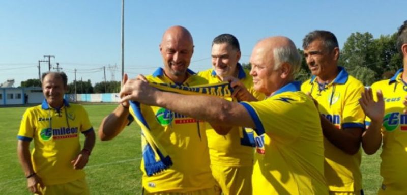 Τίμησαν τον Νίκο Γκίνο οι παλαίμαχοι του Παναιτωλικού στα Λεχαινά