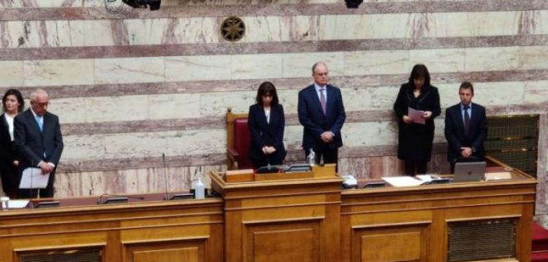 Αικατερίνη Σακελλαροπούλου: Ορκίστηκε η νέα Πρόεδρος της Δημοκρατίας – Χωρίς χειραψίες λόγω κορωνοϊού