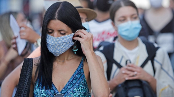 Κορωνοϊός: Ερχονται οι «μωβ» περιοχές με υποχρεωτική χρήση μάσκας παντού -Τι θα ισχύει