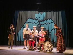 Πραγματοποιήθηκε η θεατρική παράσταση «Hubu Re» για την κοινωνική ένταξη των ΑμεΑ – Απονομή Α΄ Βραβείου στο Κέντρο Πληροφόρησης Europe Direct Patras Περιφέρειας Δυτικής Ελλάδας