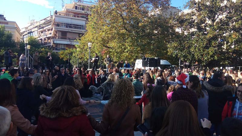 Πλήθος κόσμου στο χριστουγεννιάτικο παραδοσιακό γλέντι στο Αγρίνιο (φωτο &amp; βίντεο)