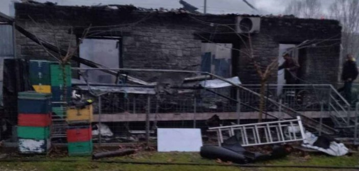 Μεγάλο “μπράβο” στο Χαλκιόπουλο, μαζεύουν χρήματα για να ξαναφτιαχτεί το σπίτι που κάηκε πρόσφατα