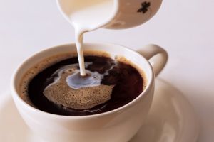 Τρεις λόγοι για να μην πίνετε καφέ με γάλα