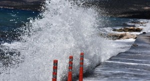 Καιρός: Αίθριος με αραιές νεφώσεις - Θυελλώδεις βόρειοι άνεμοι στο Αιγαίο έως 8 μποφόρ