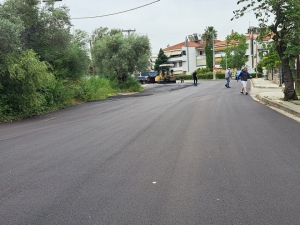 Ολοκληρώνονται οι εργασίες ασφαλτόστρωσης στην οδό Αγίου Ιωάννη Ρηγανά Αγρινίου