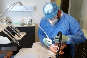 Aγανάκτηση οδοντιάτρων για την καθυστέρηση ένταξής τους στον εμβολιασμό κατά του κορωνοϊού