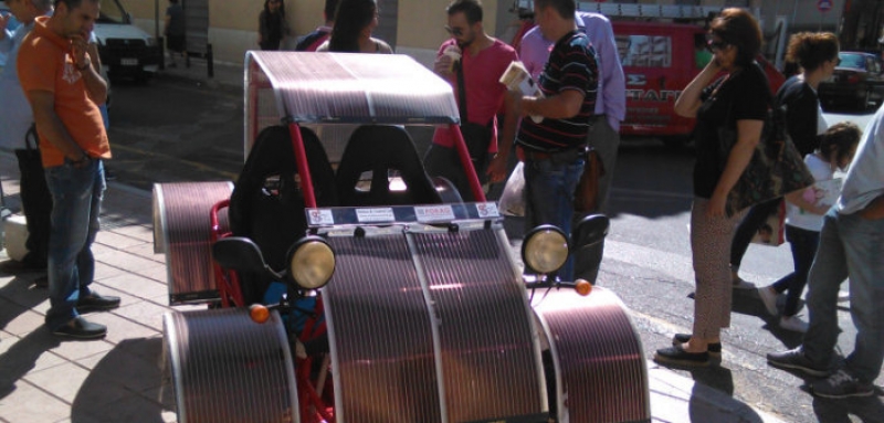 Κλέβει τις εντυπώσεις το Αυτοκίνητο με φωτοβολταϊκά στο Αγρίνιο