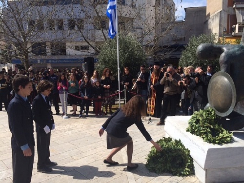 Κατέθεσαν στεφάνια οι μαθητές (φωτο)