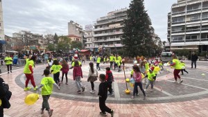 Χριστουγεννιάτικες αθλοπαιδιές στην «καρδιά» του Αγρινίου (φωτο)