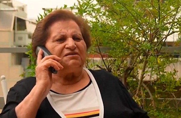 ΕΛΑΣ: Η «κυρία Χρυσούλα» δε «μασάει» από απάτες – «Τι είναι φαγητό ή ανταύγειες να τα βάλω σε αλουμινόχαρτο;»