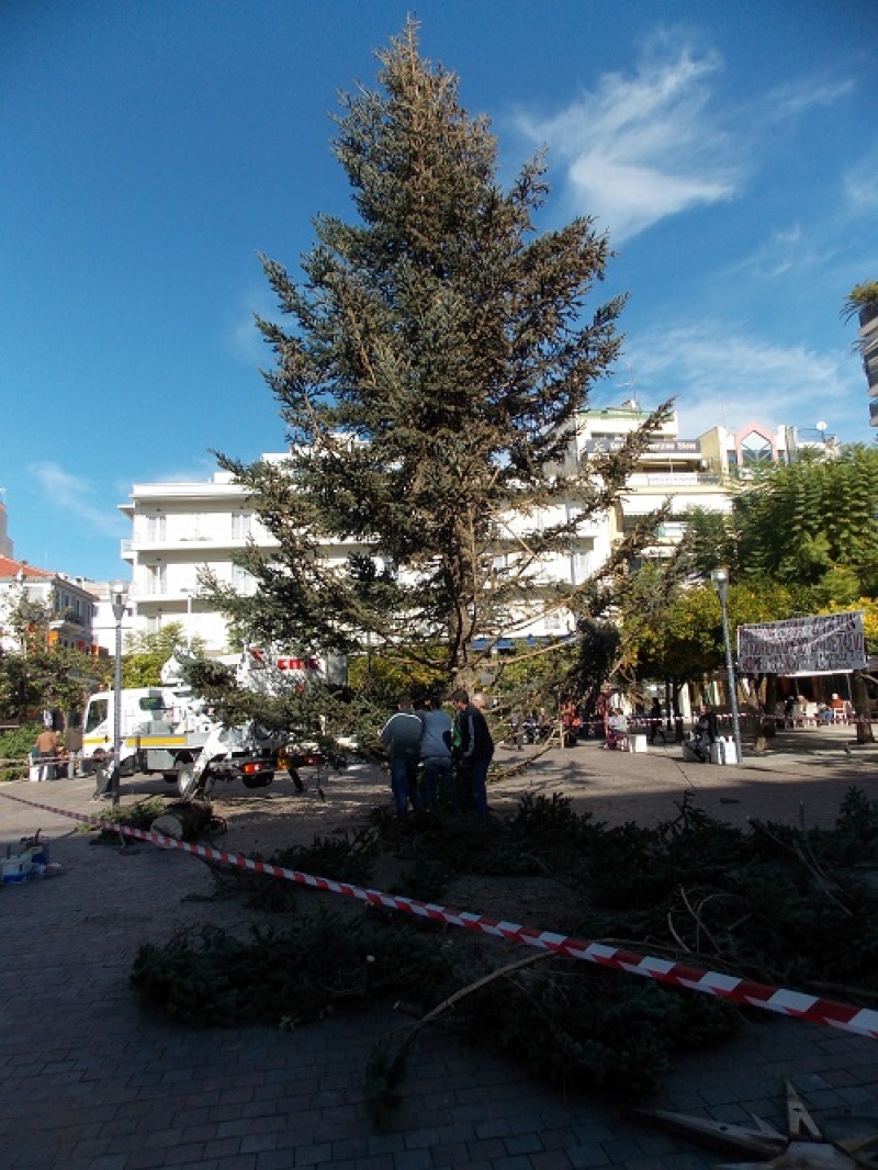 Aγρίνιο: σήμερα Πέμπτη η εκδήλωση φωταγώγησης του Χριστουγεννιάτικου Δέντρου