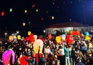 Μυρτιά Θέρμου: Μαγεία στον πασχαλινό ουρανό με εκατοντάδες φαναράκια