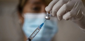 Eμβόλια Pfizer και Moderna – ΕΚΠΑ: Αυτές είναι οι παρενέργειες που έχουν αναφερθεί