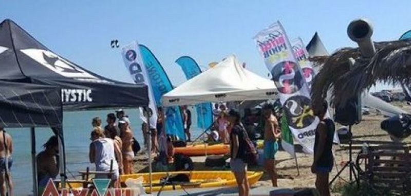 Οινιάδες: 3o kite surf festival στο Διόνι – Το θέαμα συναρπάζει! (ΔΕΙΤΕ ΦΩΤΟ)