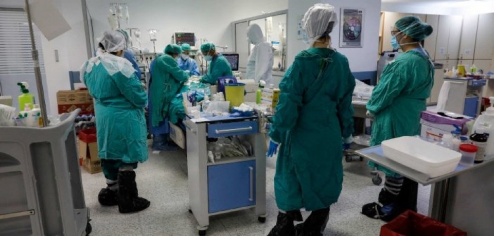Κορονοϊός: Προσλαμβάνονται 300 μόνιμοι γιατροί στις Μονάδες Εντατικής Θεραπείας των Νοσοκομείων