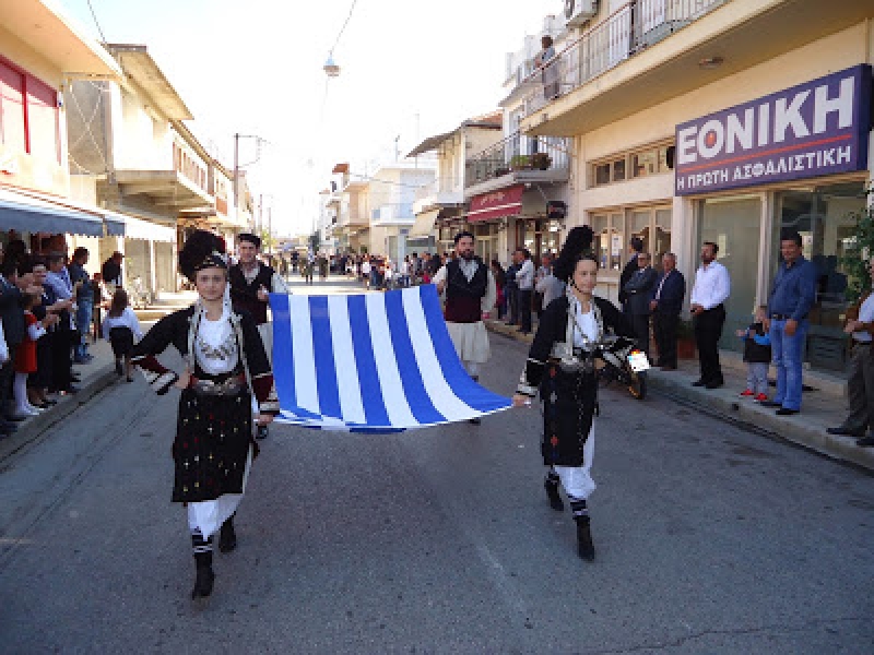 Παρέλαση με μαθητές, στρατό και άλογα στο Παναιτώλιο
