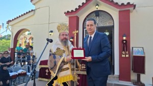 Μονή Κατερινούς: Τιμητική πλακέτα στον Παπαναστασίου για την στήριξη του Δήμου στο μοναστήρι