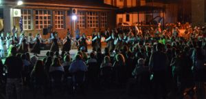 Μεγάλη η προσέλευση στην εκδήλωση στο Παναιτώλιο που πραγματοποιήθηκε στο πλαίσιο του Διεθνούς Φεστιβάλ Παραδοσιακών Χορών (βίντεο-φωτο)