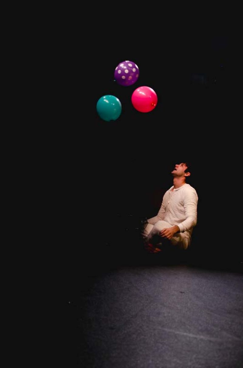 Αιμ. Αλεξανδρής:«Αρκεί να υπάρχει Θέατρο»- συνέντευξη με τον ηθοποιό της νέας βρεφικής παράστασης του “Μικρού Θεάτρου”