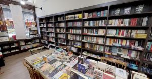 Βιβλιοπωλείο Βιβλιοτρόπιο: Ένας φάρος πολιτισμού στο Αγρίνιο (αφιέρωμα του blog.dioptra.gr)