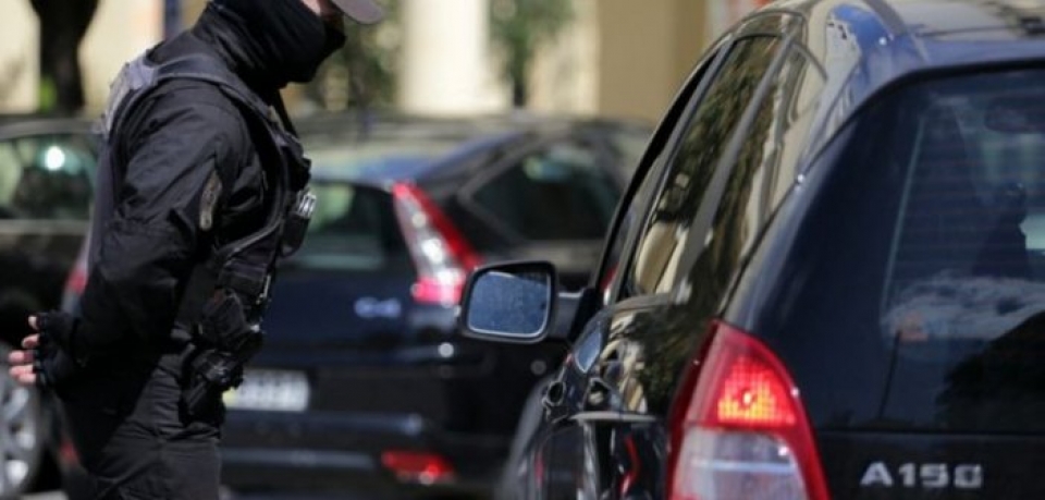 Πόσα άτομα επιτρέπονται σε αμάξι και ταξί – Η νέα ΚΥΑ λύνει όλες τις απορίες για τους πολίτες