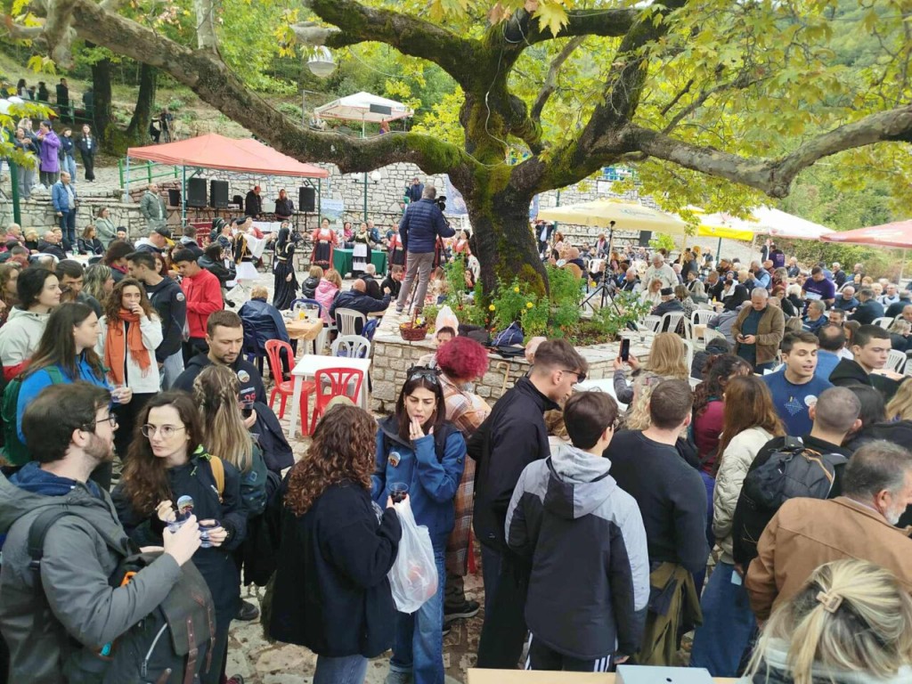 Γλέντησαν μέχρι πρωίας στη Γιορτή Κάστανου στον Άγιο Δημήτριο Ναυπακτίας