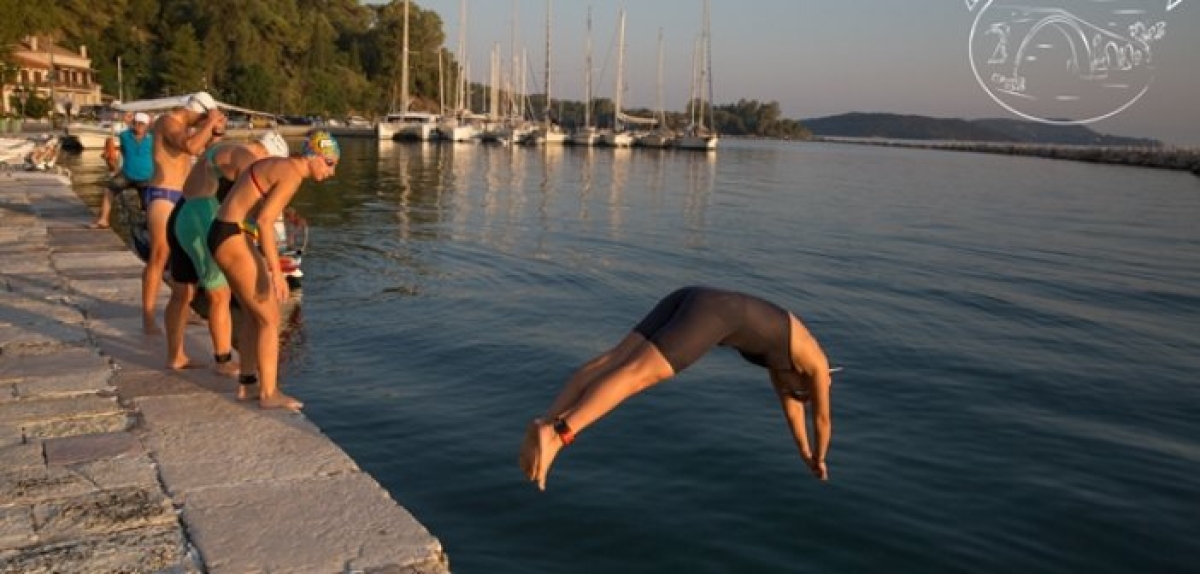 Με μεγάλη συμμετοχή ο 18ος Κολυμβητικός Διάπλους Αμβρακικού που ξεκίνησε από τη Βόνιτσα (εικόνες)