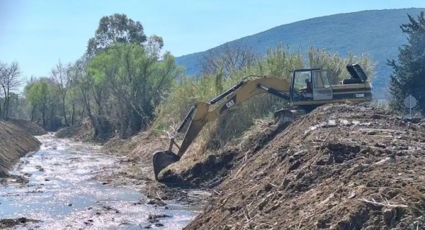 Βόνιτσα: Συνεχίζονται οι εργασίες καθαρισμού του Χειμμάρου Τριπόταμος από την Περιφέρεια