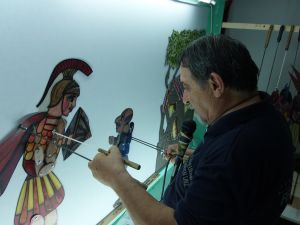 «Ο Καραγκιόζης και οι φτερωτοί δεινόσαυροι» την Κυριακή 12/11 στο Αγρίνιο από τον Χρ. Πατρινό