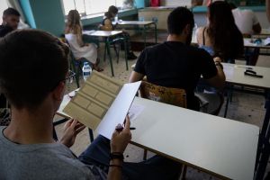 Πανελλήνιες: Σε ποια μαθήματα θα εξεταστούν την Τετάρτη οι υποψήφοι των ΓΕΛ