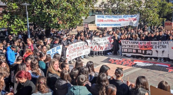 Η Ομάδα Γυναικών Αγρινίου χαιρετίζει αυτές που έδωσαν το «παρών» στις συγκεντρώσεις για τα Τέμπη