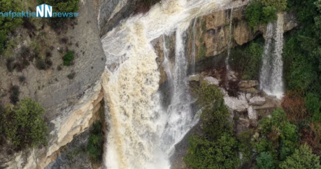 Ναυπακτία: Μαγικές εικόνες από τον καταρράκτη του Τρικόρφου (www.enikos.gr)