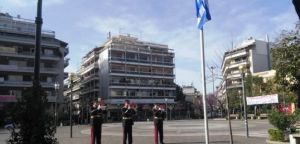 Το Αγρίνιο τιμά την 25η Μαρτίου – Έπαρση σημαίας στην πλατεία Δημοκρατίας από ολιγομελή τμήμα της Φιλαρμονικής (φωτο - βίντεο)