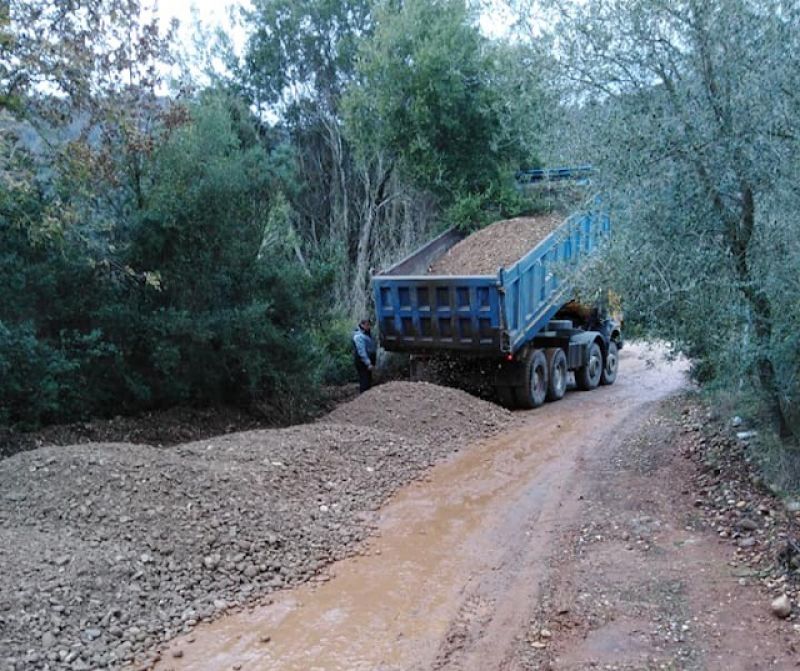 Ξεκίνησαν οι εργασίες ασφαλτόστρωσης του δρόμου Πρόδρομος-Γουριώτισσα