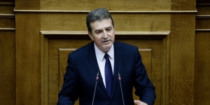 Χρυσοχοΐδης για Νέα Σμύρνη: «Η αστυνομική βία δεν δικαιολογείται»