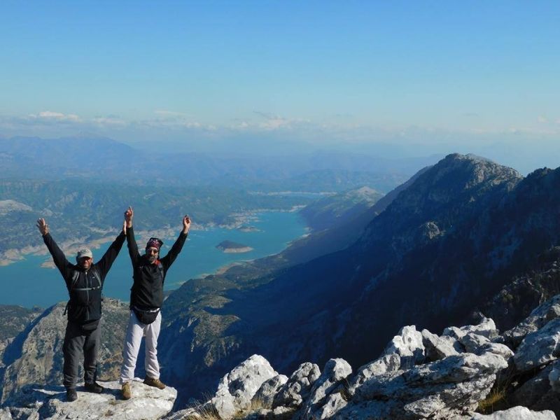 Κατακτώντας κορυφές  (με  την Ομάδα Πεζοπορίας &amp; Ορειβασίας των νέων της Κοιλάδας του Αχελώου)