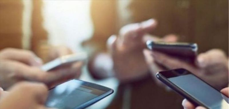 Κορωνοϊός: Η EETT καλεί τις εταιρείες κινητής τηλεφωνίας να δώσουν δωρεάν data και χρόνο ομιλίας