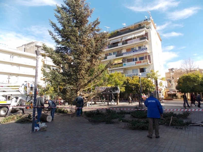 Το Αγρίνιο φοράει τα γιορτινά του (φωτο)