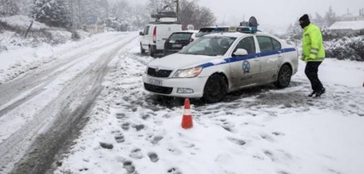 Αιτωλοακαρνανία – Ευρυτανία: Που έχει διακοπεί η κυκλοφορία των οχημάτων λόγω χιονόπτωσης, παγετού ή κατολίσθησης