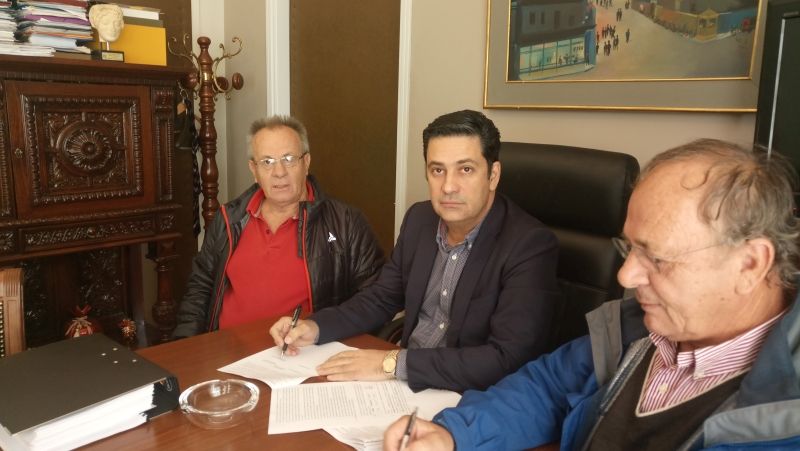 Υπογραφή σύμβασης έργου &quot;ΒΕΛΤΙΩΣΕΙΣ - ΑΣΦΑΛΤΟΣΤΡΩΣΕΙΣ - ΣΥΝΤΗΡΗΣΕΙΣ - ΧΑΛΙΚΟΣΤΡΩΣΕΙΣ ΟΔΩΝ Δ.Ε. ΘΕΣΤΙΕΩΝ - ΠΑΡΑΒΟΛΑΣ - ΠΑΝΑΙΤΩΛΙΚΟΥ&quot;