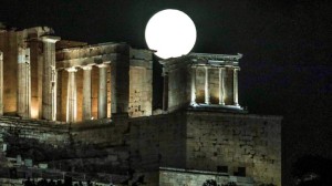 Η «Πανσέληνος του Οξύρρυγχου» φώτισε τον ουρανό, πότε έρχεται το δεύτερο φεγγάρι του Αυγούστου