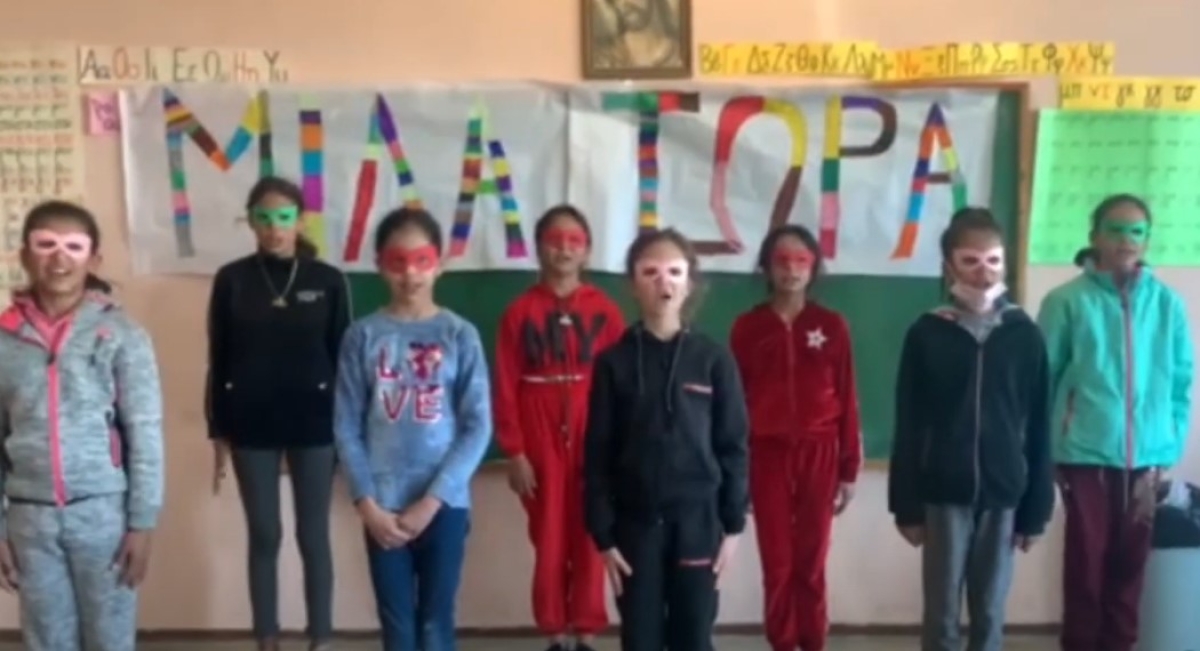 «Μίλα τώρα»: ηχηρό μήνυμα για τον σχολικό εκφοβισμό από μαθητές Ρομά στο Αγρίνιο (βίντεο)